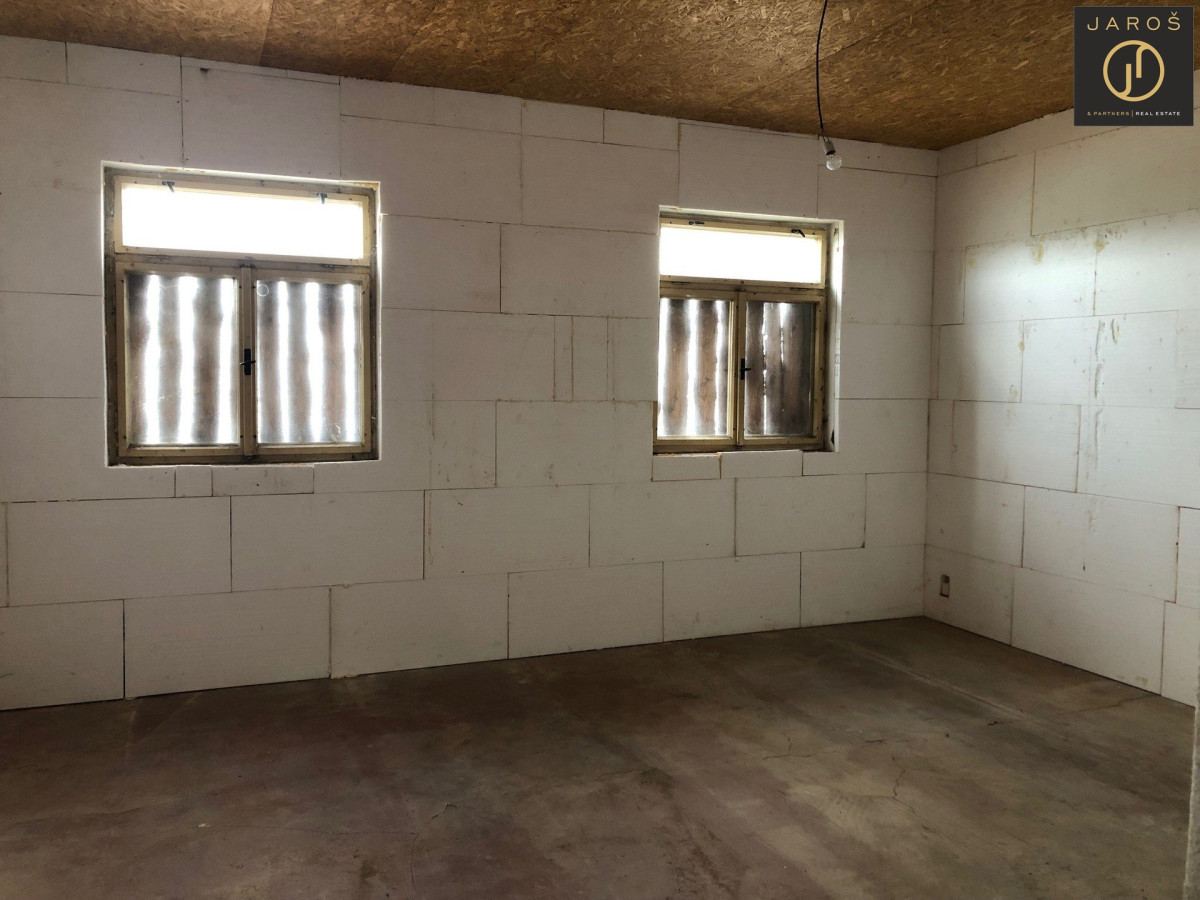 Pronájem kanceláře 28m2 Chrášťany